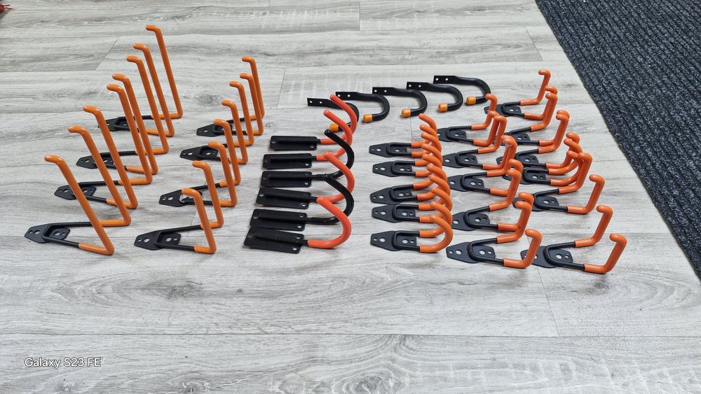 Настінні універсалні двійні тримачі