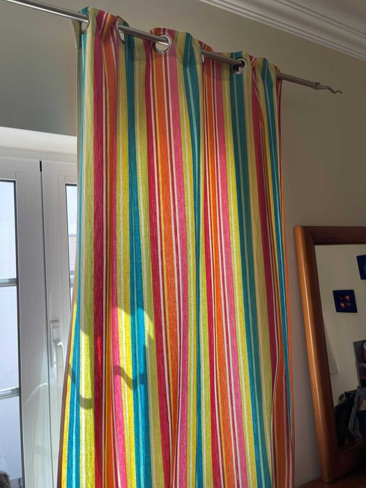 Candeeiro teto + 2 Cortinados + Candeeiro mesa às riscas coloridas