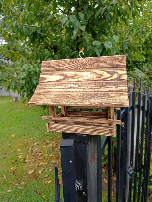 Karmnik dla ptaków drewniany opalany wiszący