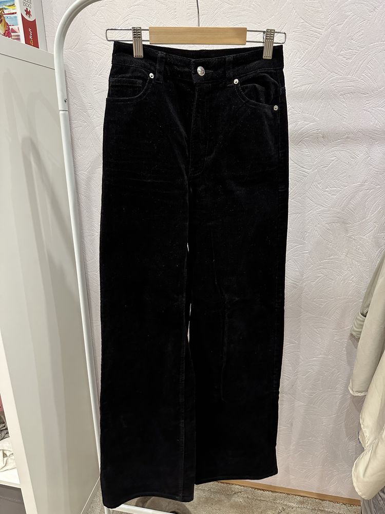Чорні вельветові брюки H&M
