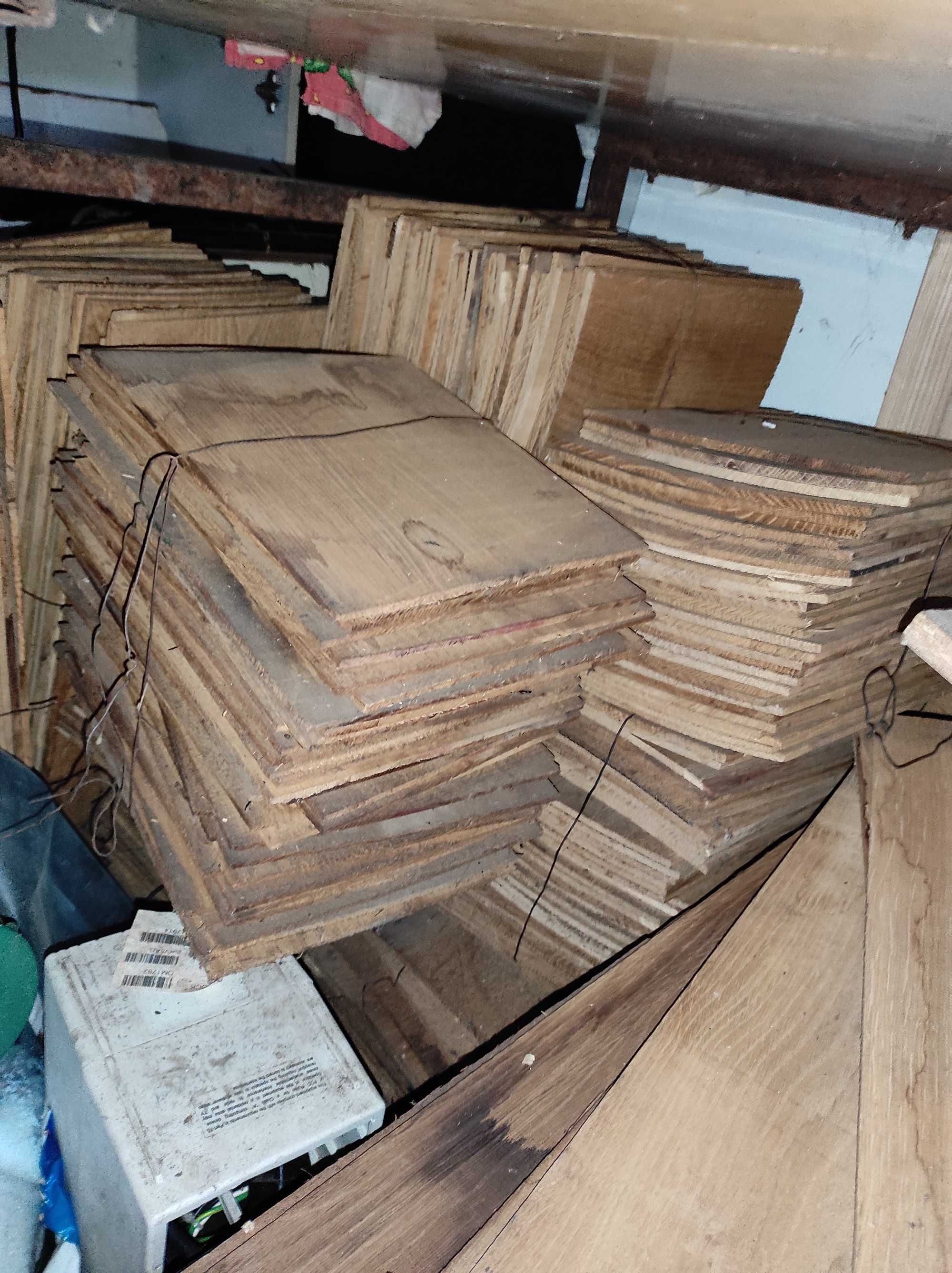 Продам  шпон дубовий, фанеру, доски-заготовки   двері  залишки паркету