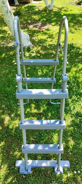 Sprzedam nową Drabinka bezpieczna do basenów 107 cm Bestway 58330