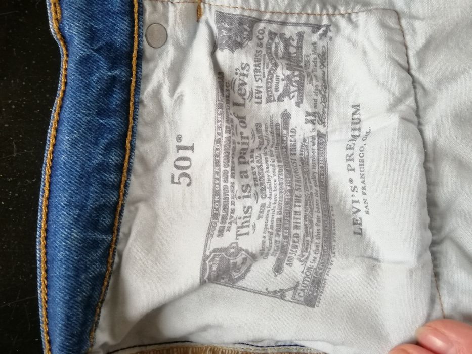 Продам жіночі джинси Levis 501