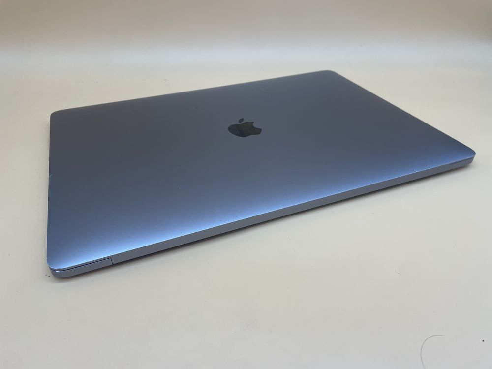 Macbook pro 2017 15.4 стан на фото