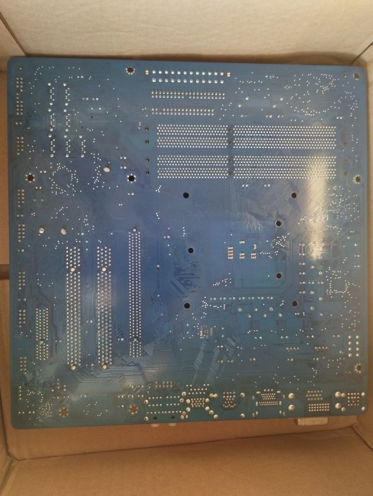 Placa mãe- GIGABYTE GA-H57M-USB3