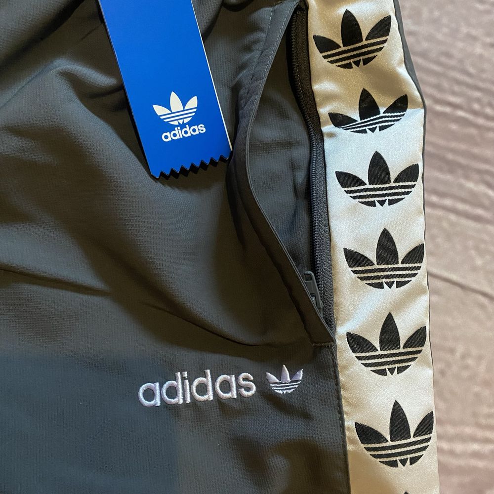 Спортивные штаны Adidas лампасы