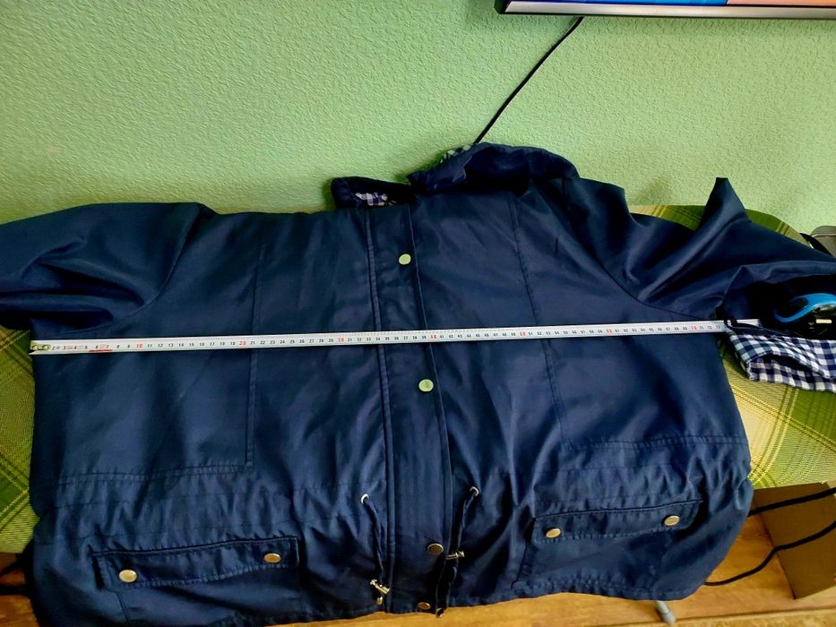 Куртка-ветровка с капюшоном 54-56 размера