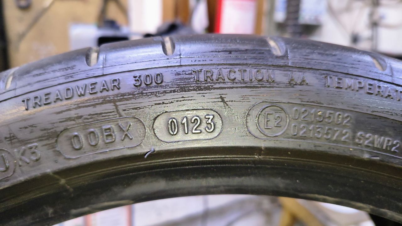 Пара літніх шин Michelin Pilot Super Sport 245/35 R19 2023