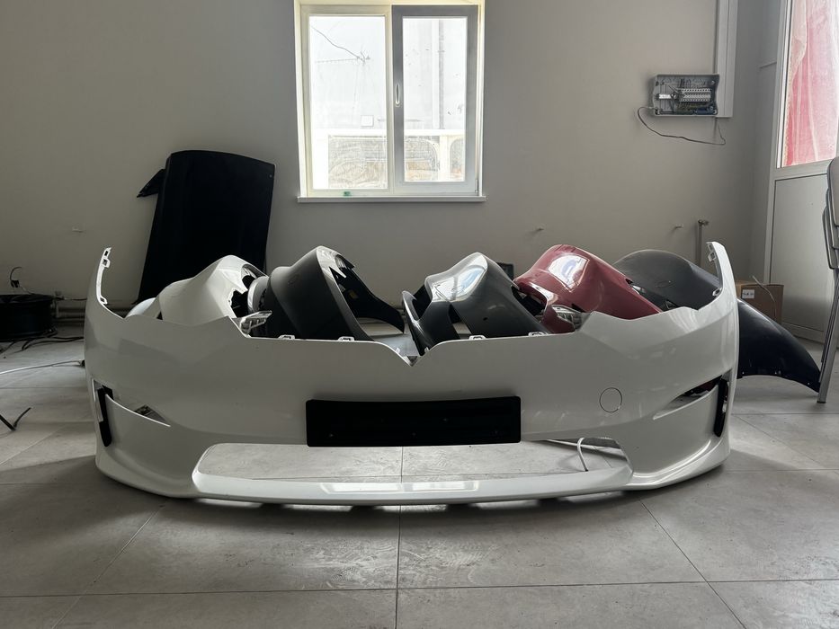 Бампер передній Tesla S Plaid