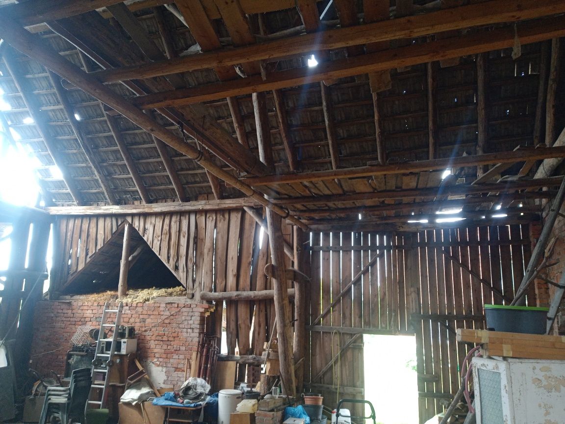Rozbiórka stodoły/ stare drewno