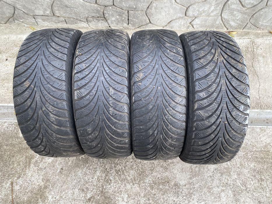 205/55R16 комплект зима Goodyear
