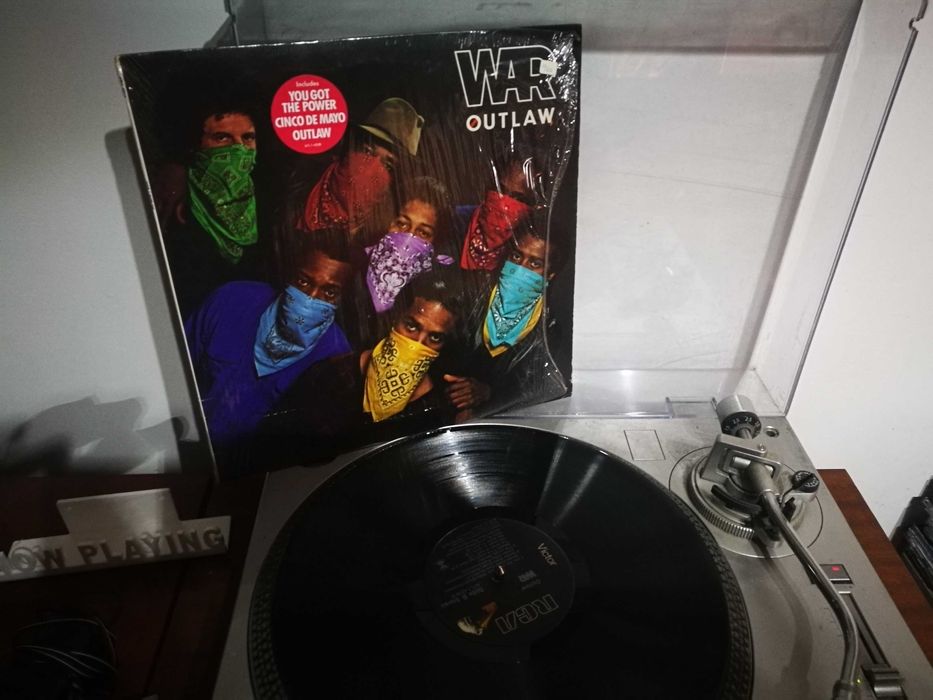 WAR   (Funk-Soul) - Outlaw LP