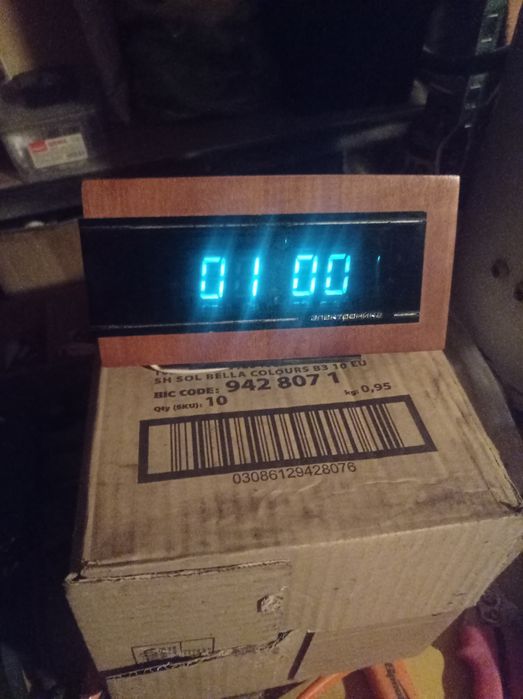 Zegar Elektronika z czasów socjalizmu.