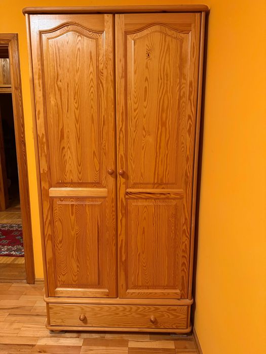 Solidna szafa sosnowa