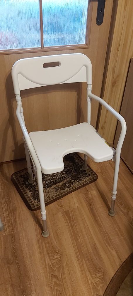 Krzeslo biale do kąpieli, pod prysznic,