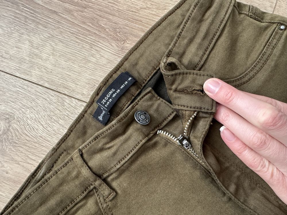 Spodnie z wysokim stanem khaki M