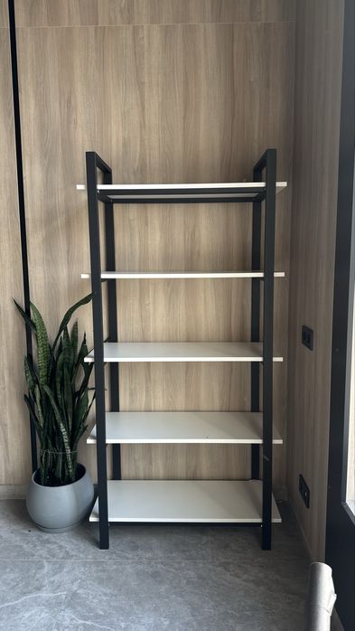 Стелаж з полицями