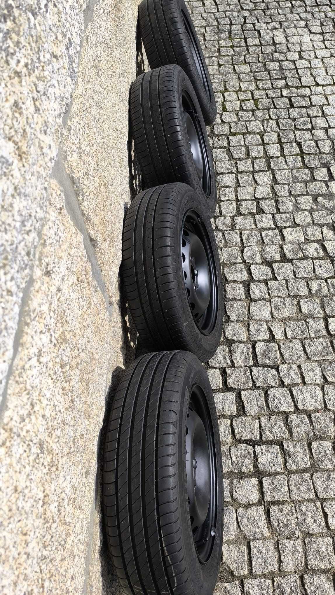 4 jantes 15" de ferro com pneus Michelin como novos