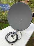 Antena satelitarna z konwerterem i uchwytem i przewodem