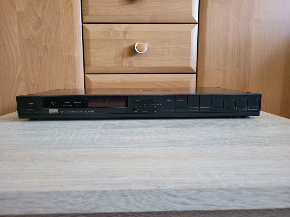 Sansui TU-D33X tuner.