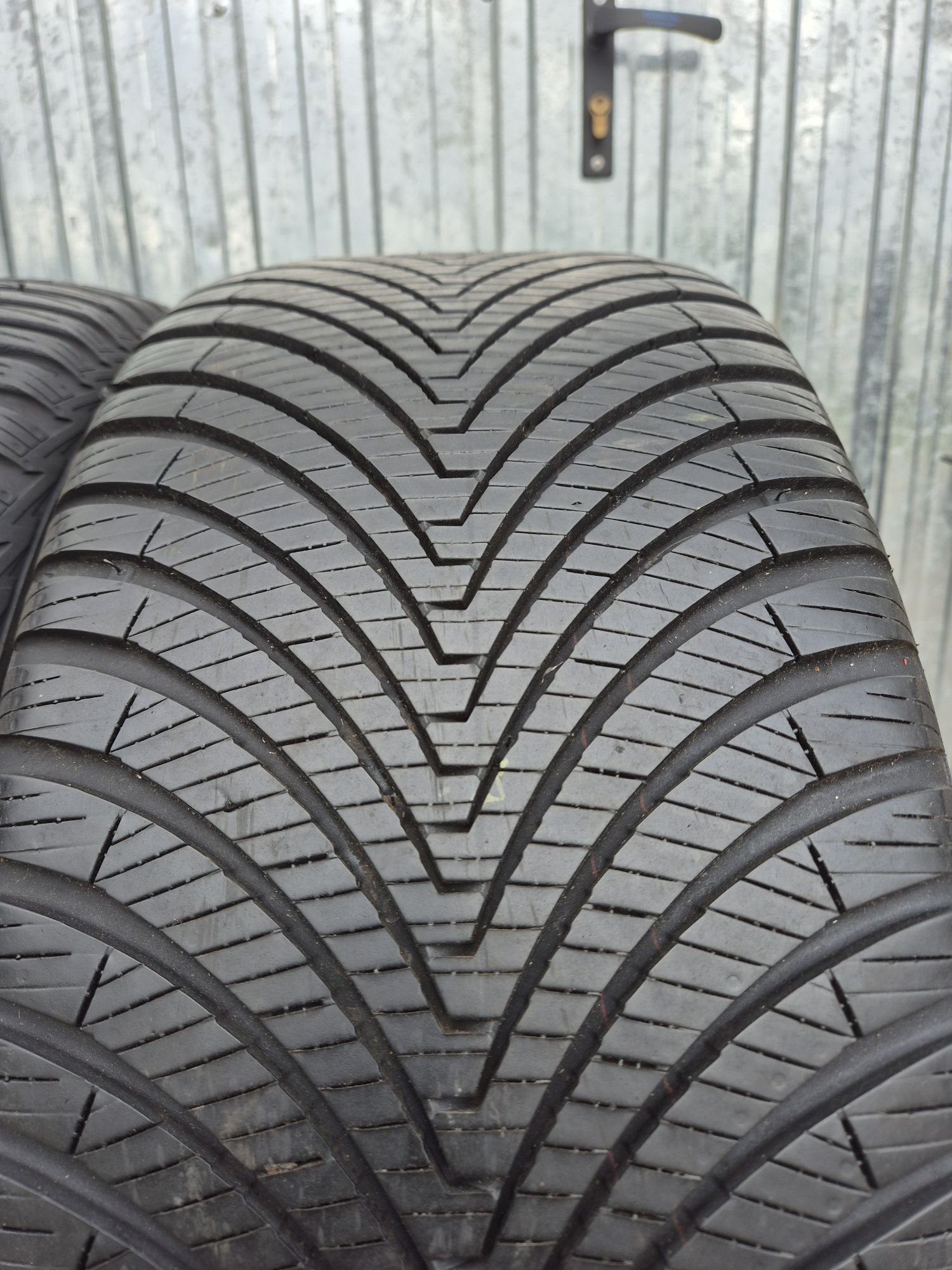 Opony Całoroczne 245/45R18 Continental/KUMHO,  DOT23/22