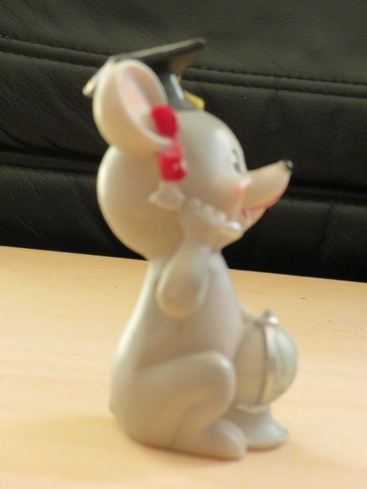 Мышонок бакалавр ! статуэточка