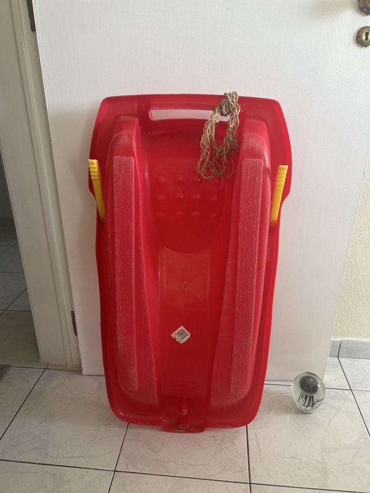 Trenó de neve usado