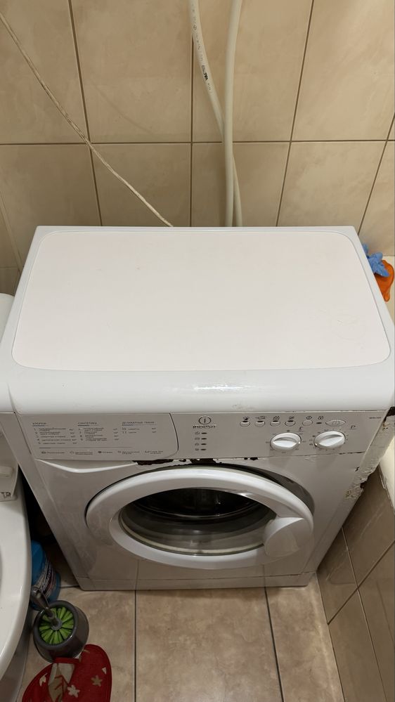 Пральна машинка Indesit wisl102
