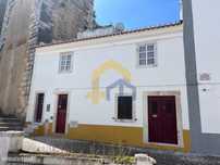 Prédio em propriedade total no Centro histórico de Estremoz