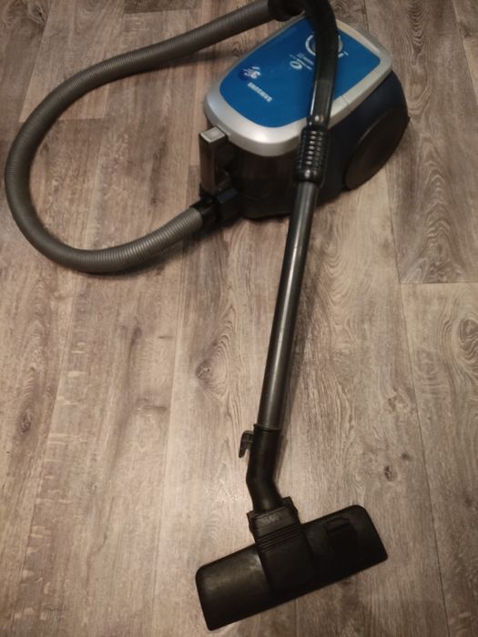 Пылесос Samsung с контейнером