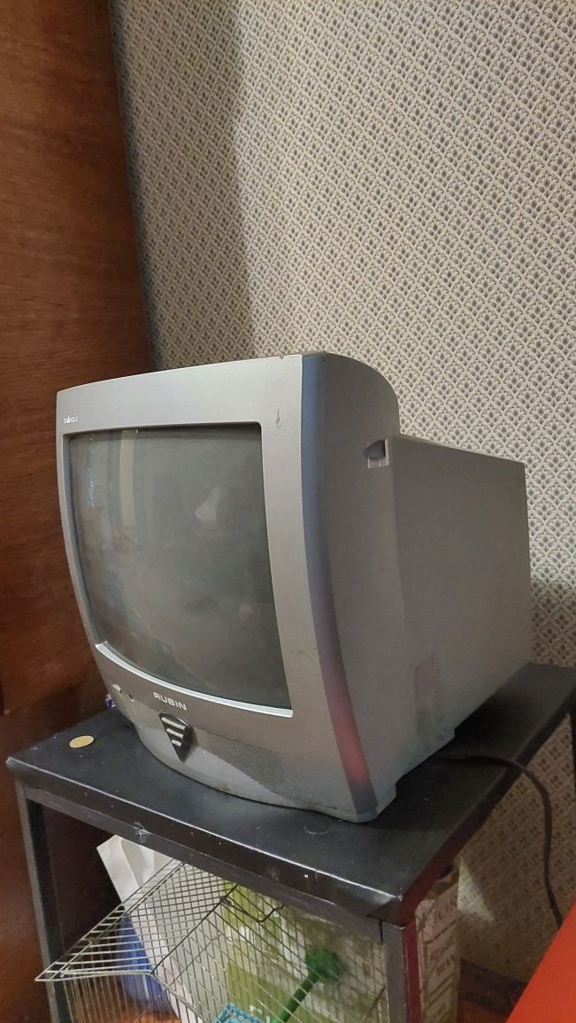 Продам  небольшой телевизор бу.