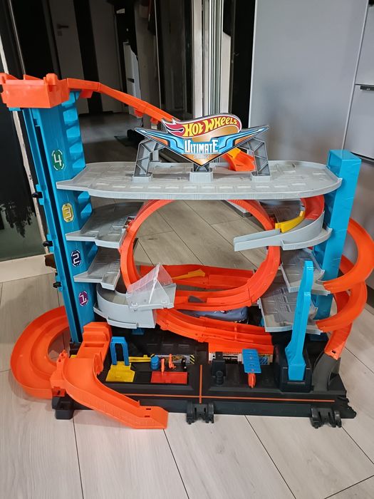 Hot Wheels City Ultimate Garaż atak rekina