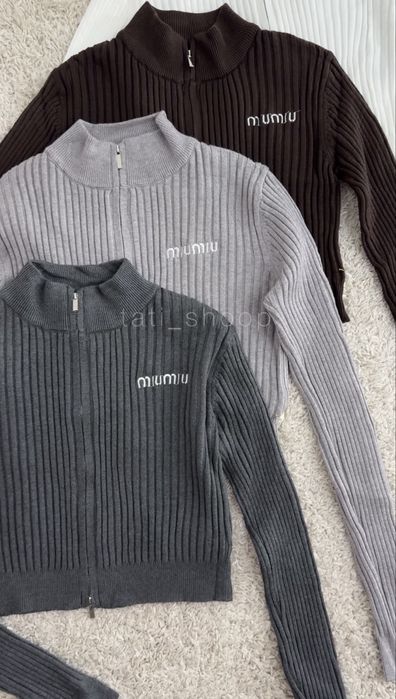 Кофтинка вʼязана на блискавці