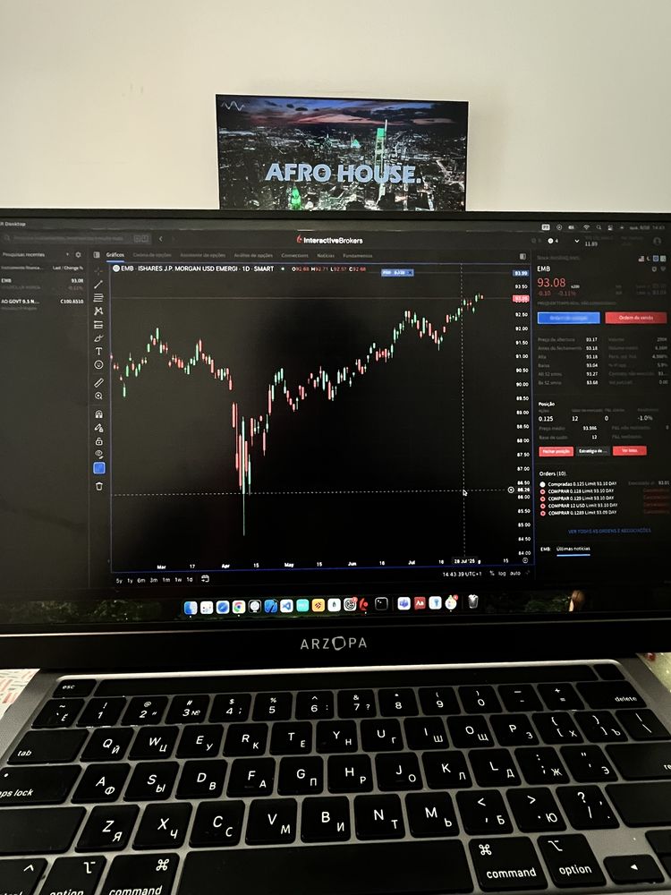 Vendo macbook pro 13polegada 2020 com touch, ecra partido
