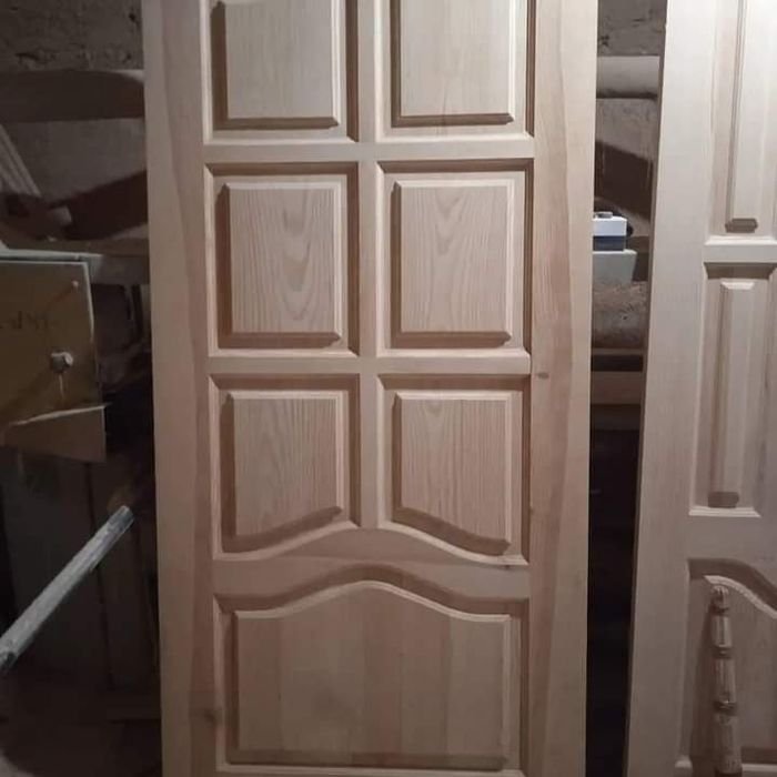 Двері, ліжка, сходи