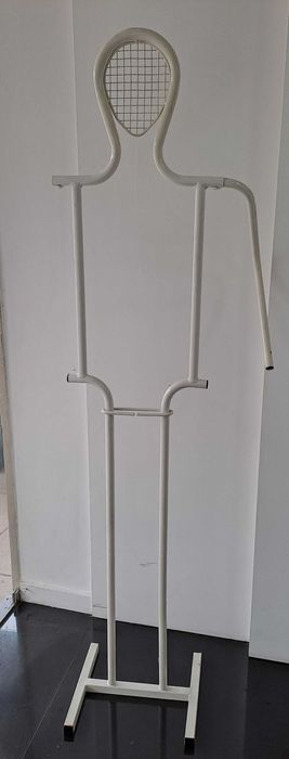 Expositores e bustos usados