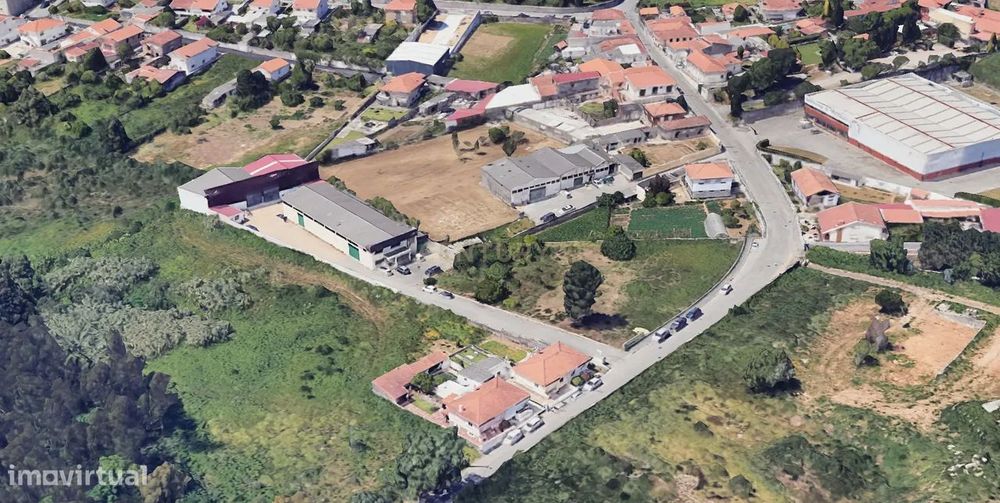 Armazem em Arcozelo Inserido em Terreno Privado e com Excelentes Acess