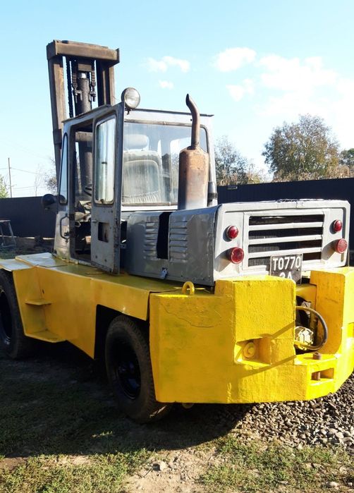Продам  Львівський  навантажувач 5т (Львівський  навантажувач)