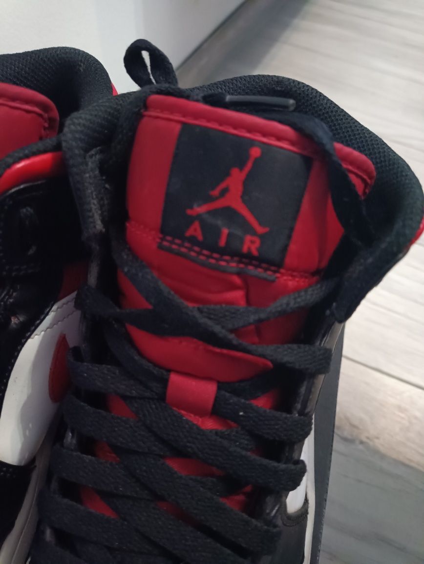 Air Jordan 1 mid Black Fire Red