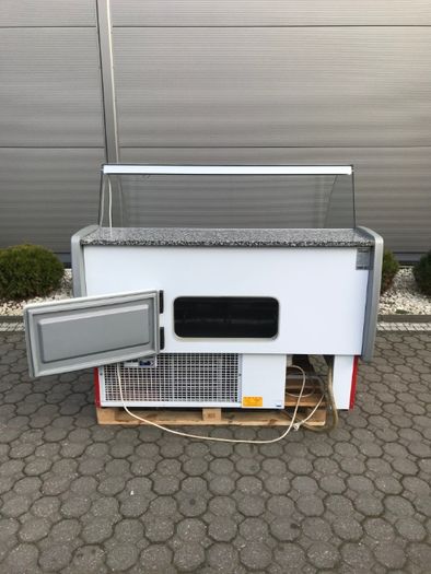 Lada witryna chłodnicza IGLOO dł. 1,4 m. I inne urządzenia.