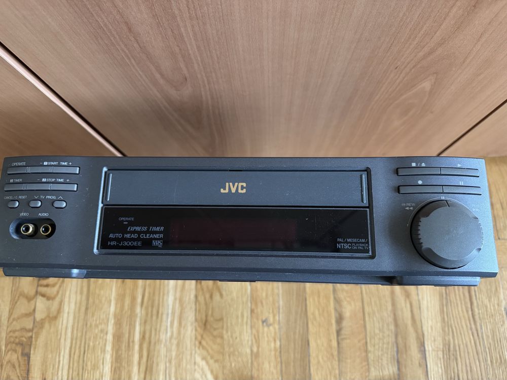 Odwarzacz wideo VHS magnetowid JVC HR-J300EE