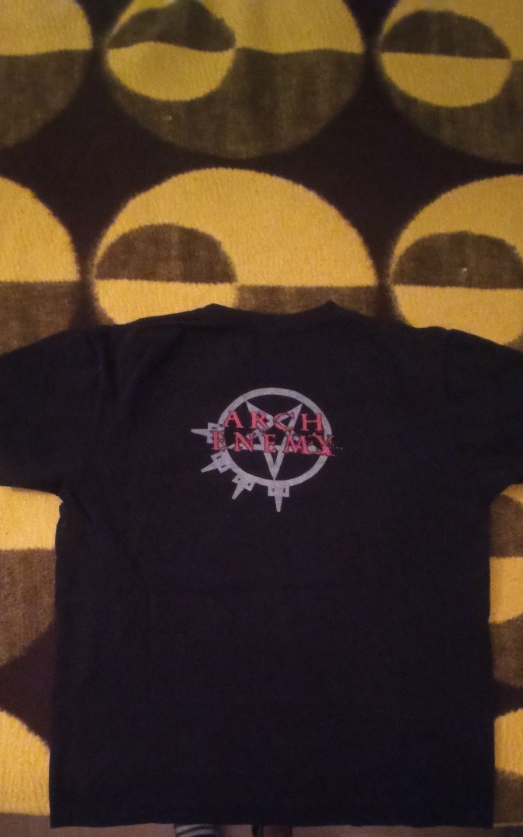 T-shirt Arch Enemy usada