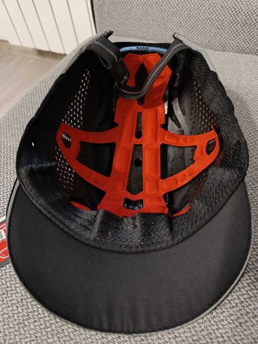 Kask twarda czapka BHP