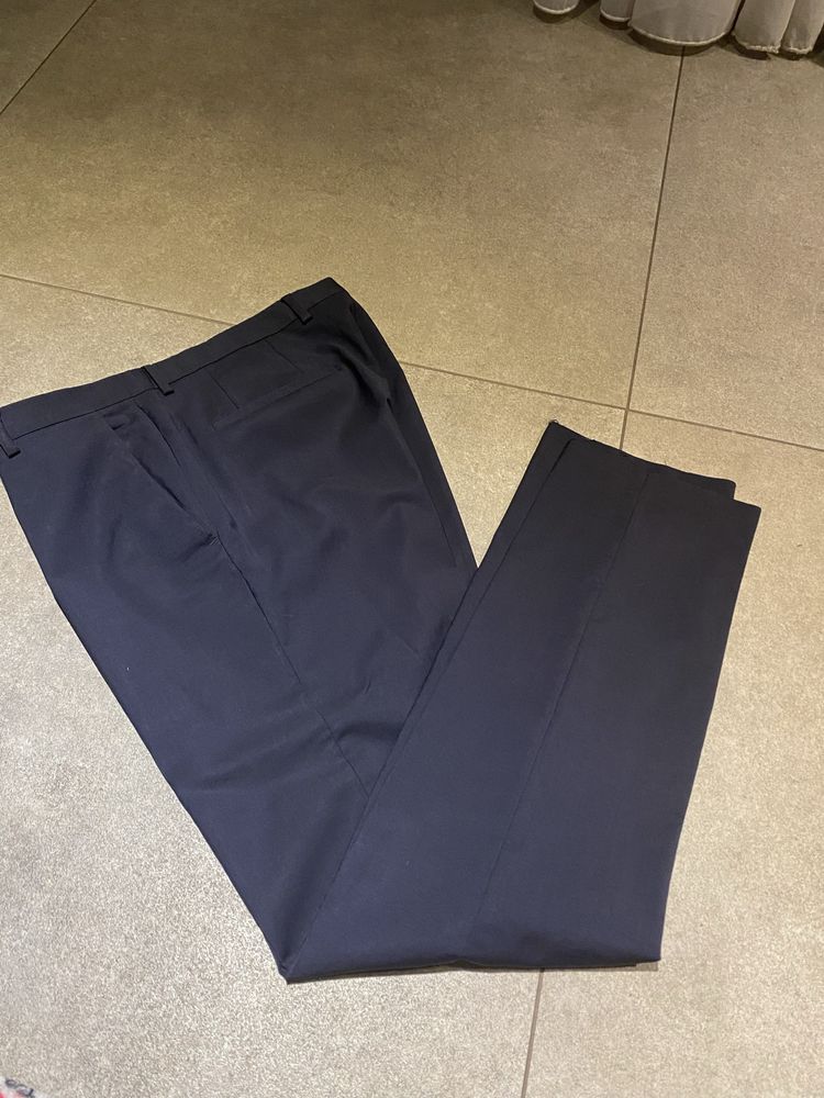 Hugo Boss garnitur slim roz. 50