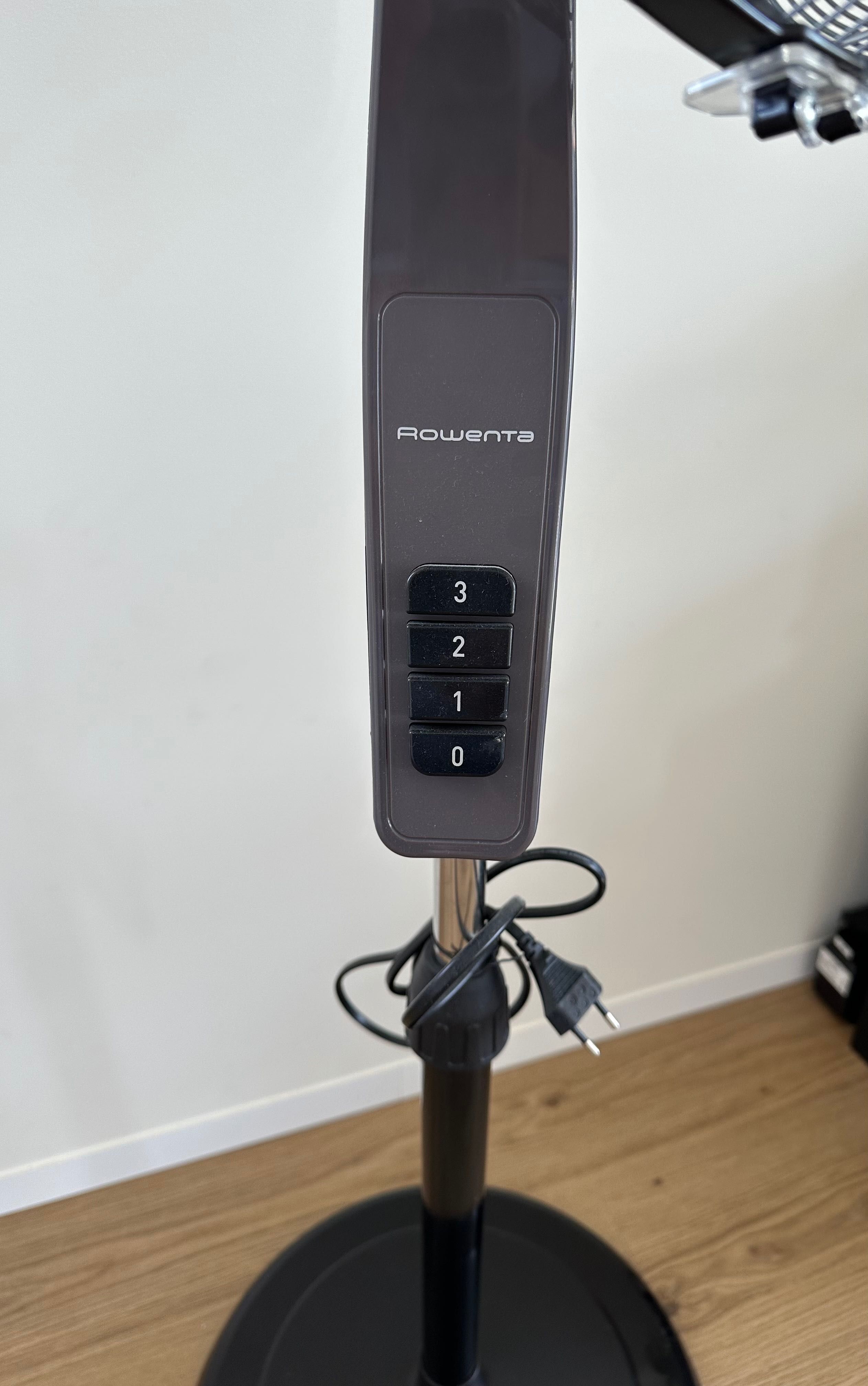 Ventilador Rowenta, de pedestal, 60W, 3 Velocidades