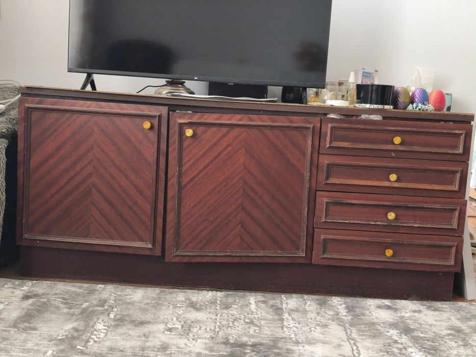 Комод у вітальню чи спальню