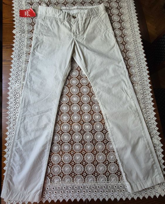 Spodnie chinos Peak Performance 31 / 32 białe nowe