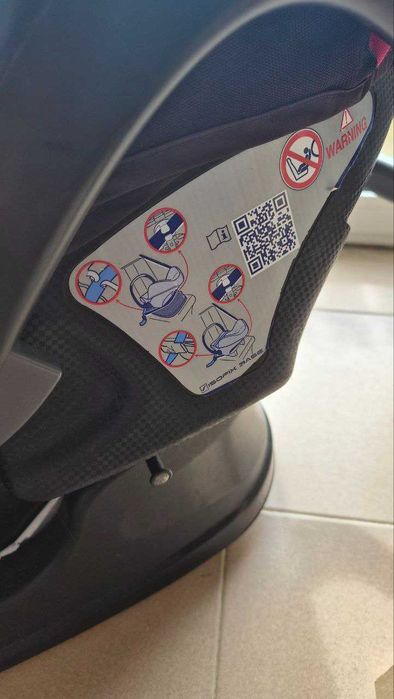 For sale: Chicco baby car seat (0–13 kg) in good condition.