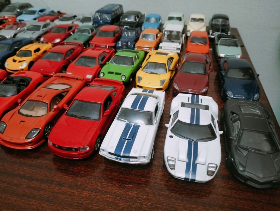 Моделі автівок в маштабі 1:43