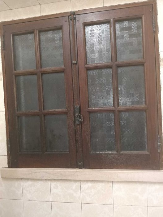 Janelas em madeira bom estado